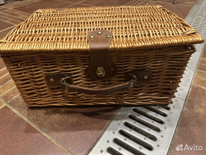 Набор для пикника в чемодане 