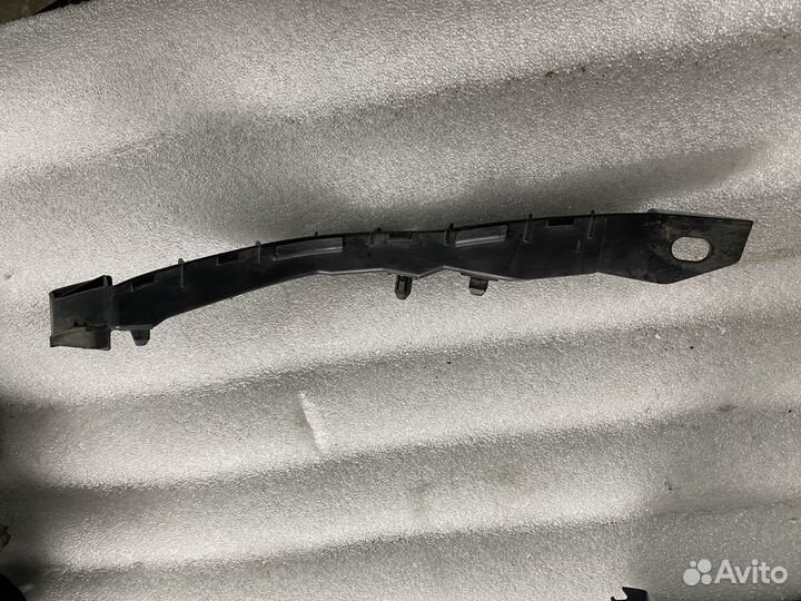 Кронштейн перед бампер право Subaru Forester SG