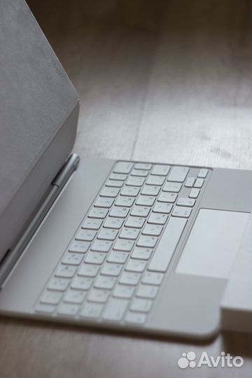 Apple iPad Magic KeyBoard 11