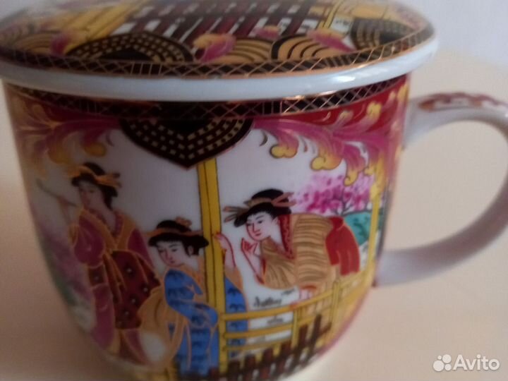 Чашка фарфоровая с крышкой