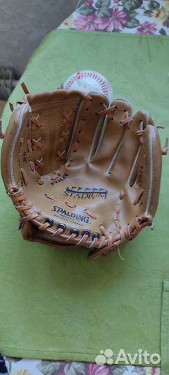 Бейсбольная перчатка