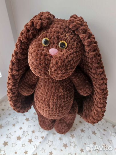 Вязаная игрушка Зайка