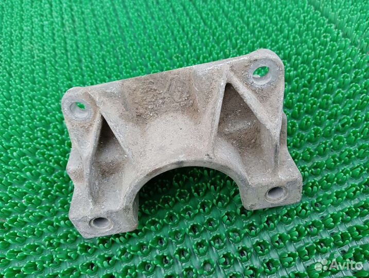Кронштейн опоры кпп Renault Megan 1
