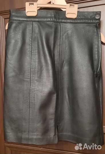 Кожаный женский костюм из 4 предметов 42р