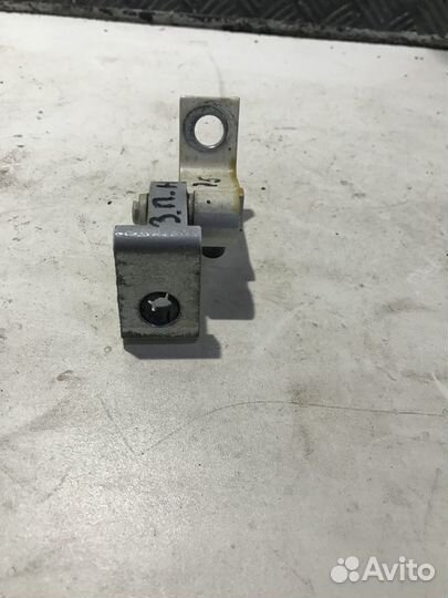 Петля правая нижняя Audi Q5 8R