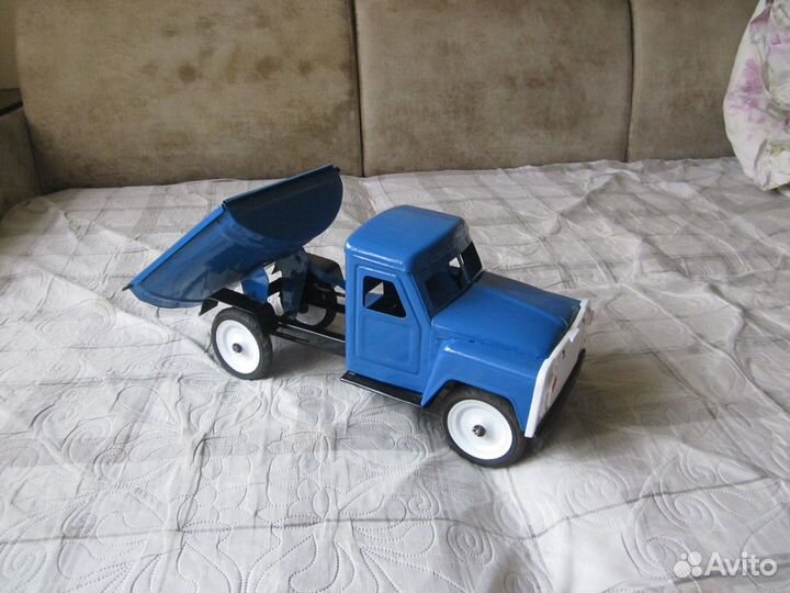 Машина-винтажная 50-х годов. Самосвал лтз