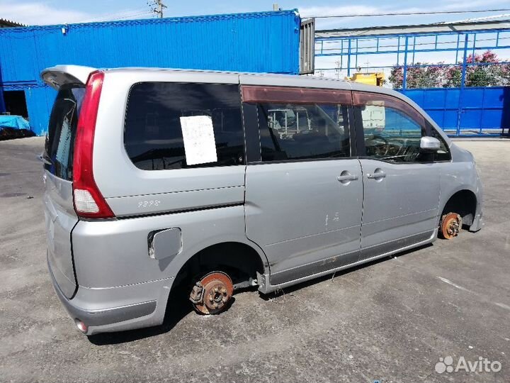 Решетка радиатора Nissan Serena C25