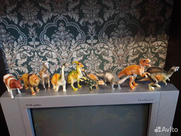 Динозавры и другие животные