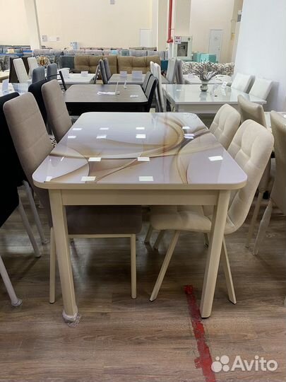 Стол кухонный