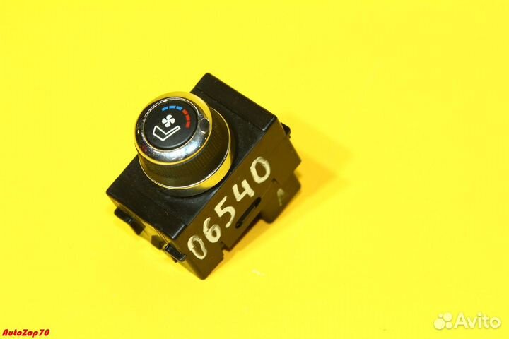 Nissan Patrol (Y62) Кнопка обогрева сиденья левая