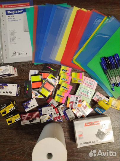 Ручка шариковая фирменная, разные канцтовары