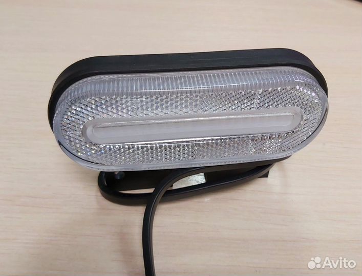 Фонарь габаритный прицепа FT-070 LED с кронштейно