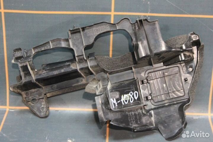 Пыльник радиатора правый - Lexus NX200