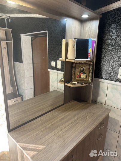 Прихожая и комод