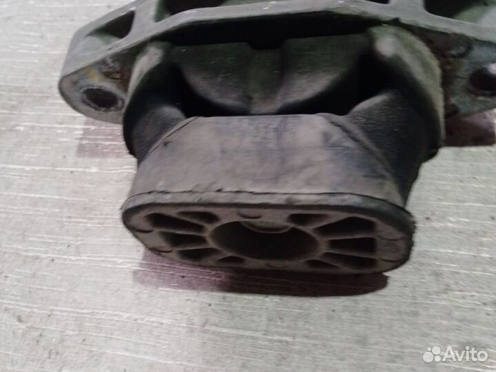 Подушка двигателя hyundai Aй30