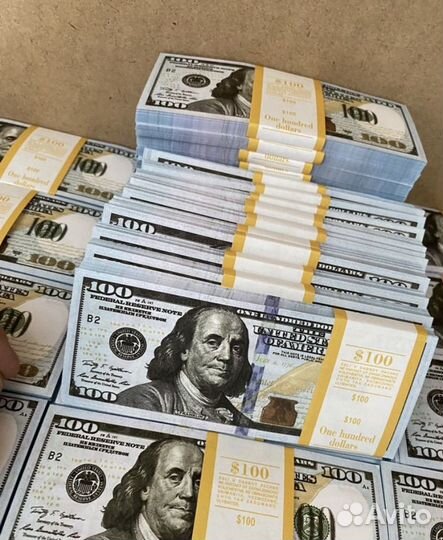 10 млн долларов (бутафорские деньги)