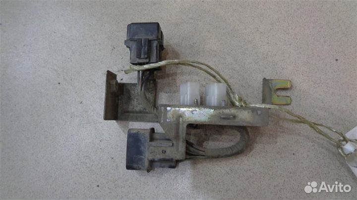 Блок предохранителей подкапотный Mitsubishi Pajer