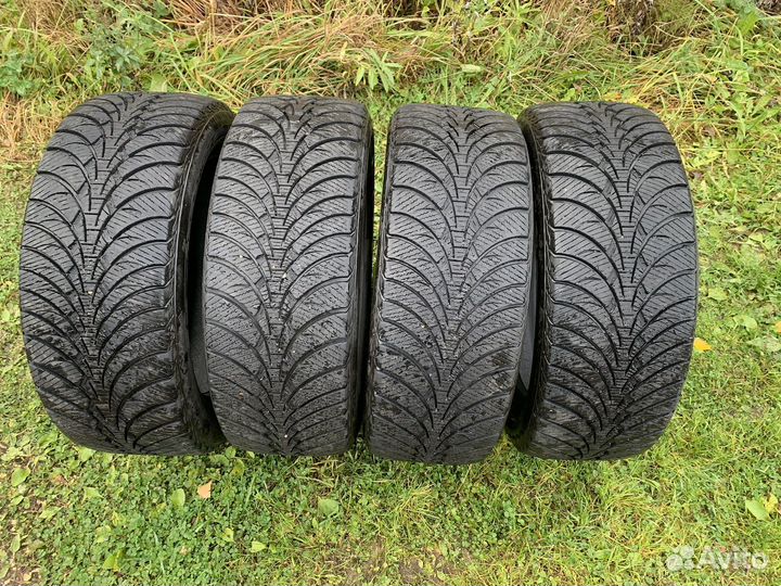 Goodyear UltraGrip Ice 235/50 R18 97T