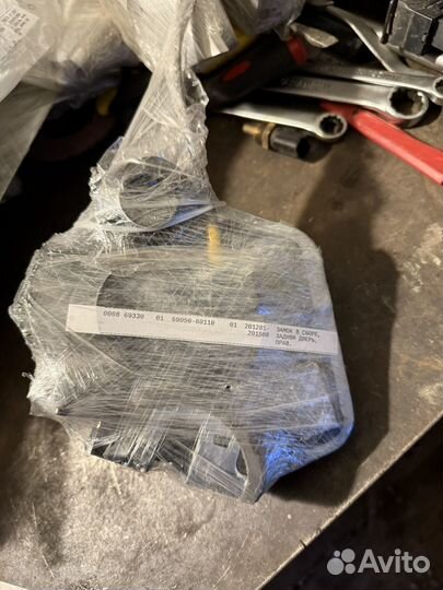 Замок двери задний лев,пр toyota land cruiser 200