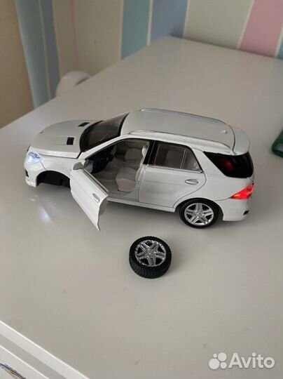 Машинка mercedes-benz ML 63