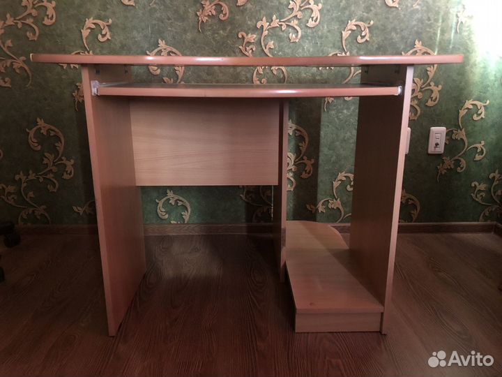 Стол для компьютера