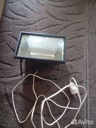 Прожектор под галогенная лампу