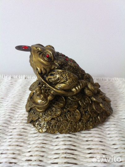 Статуэтки «Хотей с посохом» «Жаба на монетах»