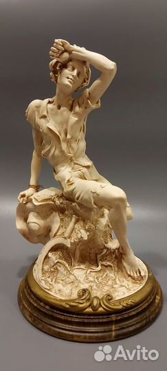 Статуэтка Юноша с серпом G.Armani