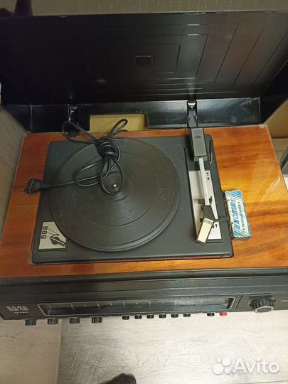 Проигрыватель винила СССР Вега 323 стерео