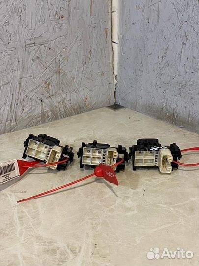 Кнопка стеклоподьемника передняя Toyota Camry 40