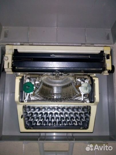 Печатная пишущая машинка