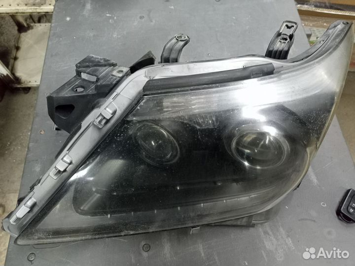 Фары на lexus lx 570 левая и правая