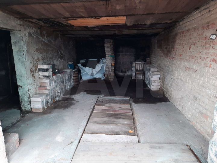 Гараж, > 30 м²