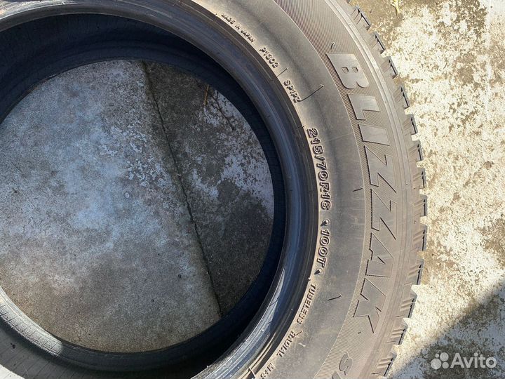 Bridgestone Blizzak Spike-02 215/70 R16