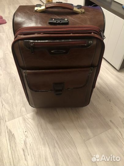 Чемодан на колесах