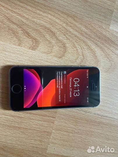 Телефон iPhone se 2016 32gb