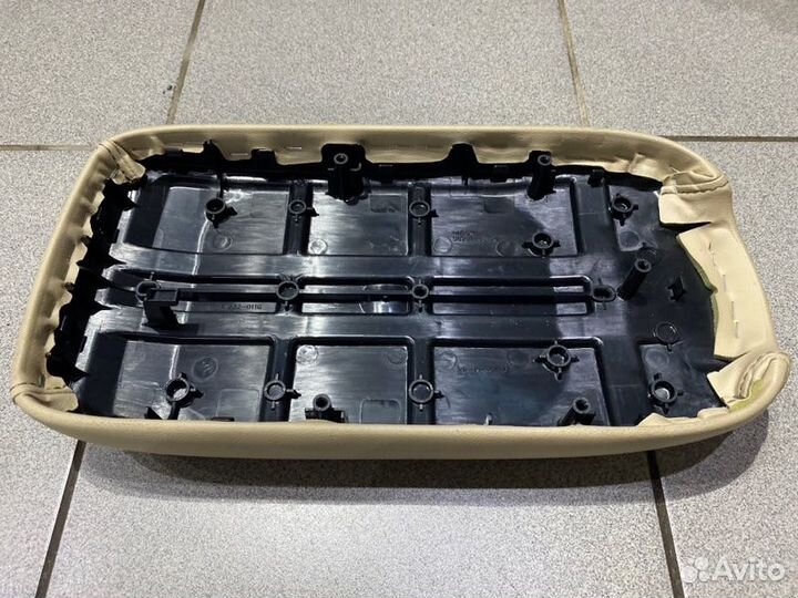 Подлокотник передний Toyota Harrier AVU65-0028375