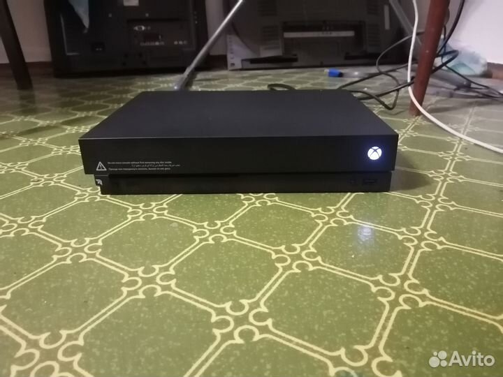 Xbox One X 1tb(нет картинки)