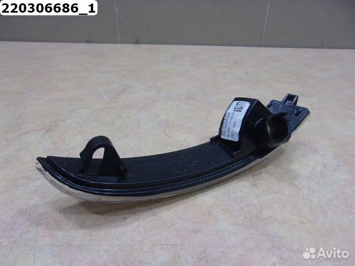 Повторитель поворота в зеркало левое Ford Kuga