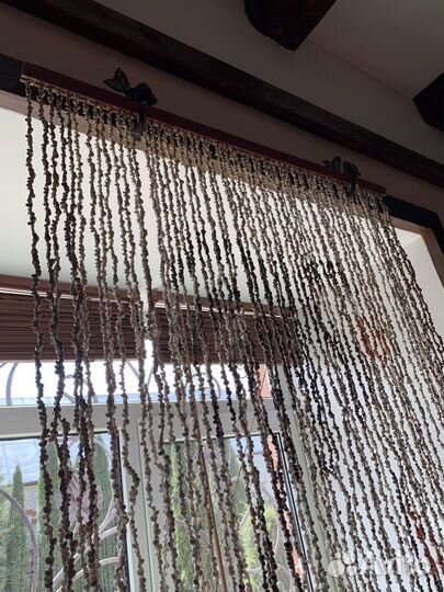 Декоративный занавес из ракушек