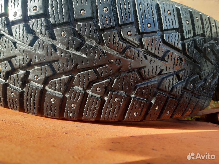 Maxxis ArcticTrekker NP3 215/65 R16