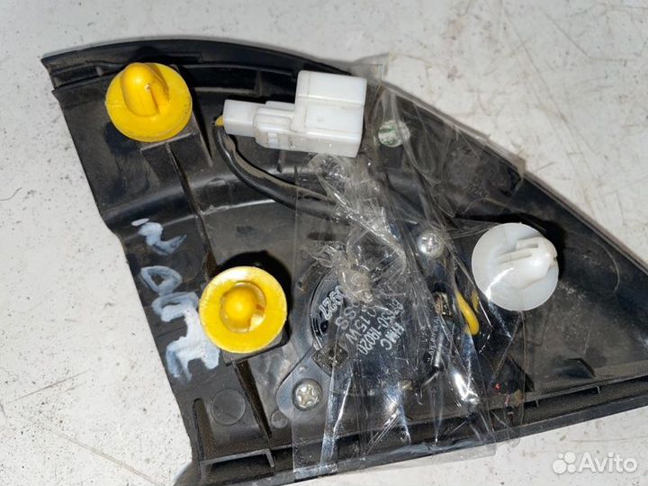 Накладка (уголок) зеркала внутренняя передняя