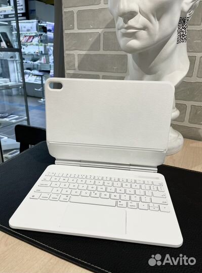 Клавиатура Magic Suspension Keyboard Case для iPad