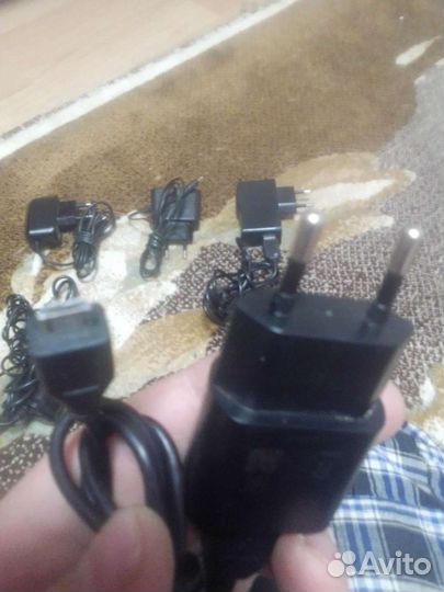 Зарядные устройства на телефоны