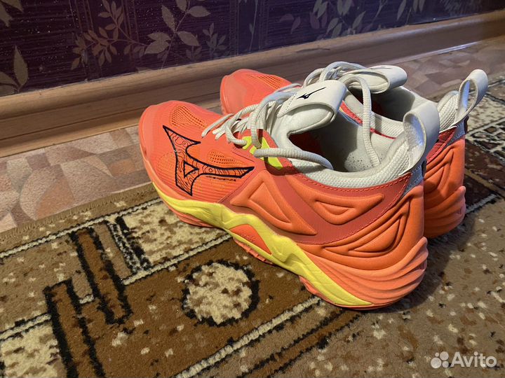 Mizuno wave momentum 3