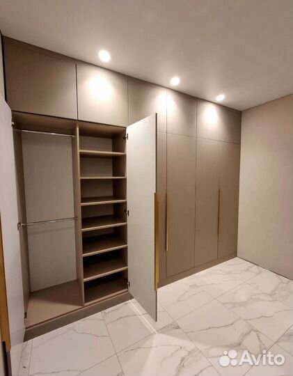 Современный шкаф