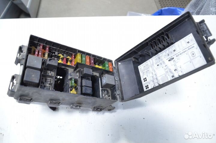 Блок предохранителей Форд Фокус 1 Америка
