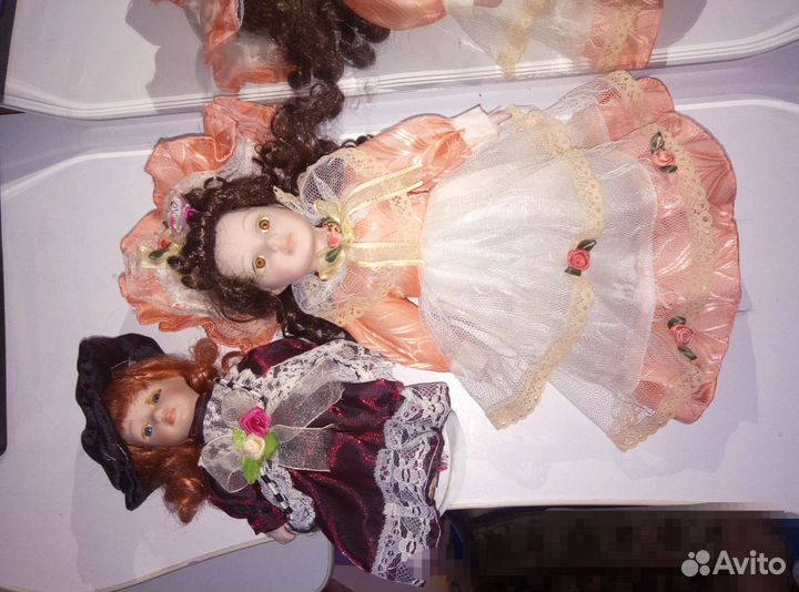Кукла фарфоровая