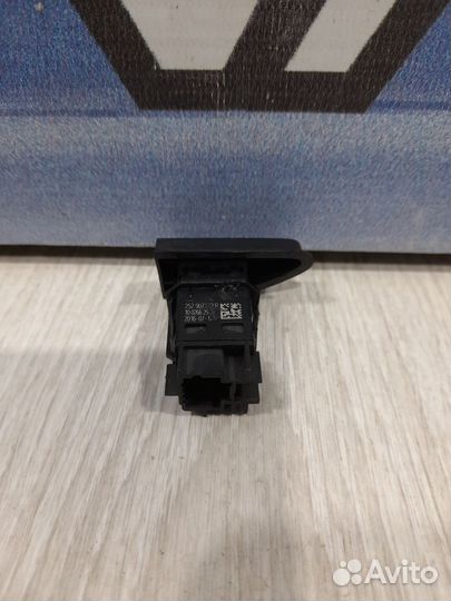 Кнопка аварийной сигнализации Renault duster