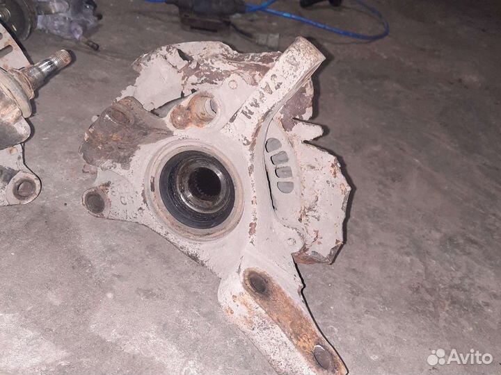 Поворотный кулак subaru legacy EJ25